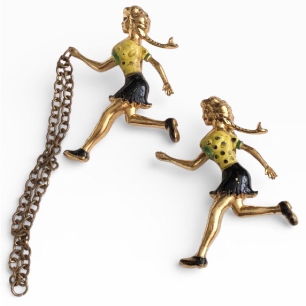 Lil Abner Daisy Mae Brooch Set